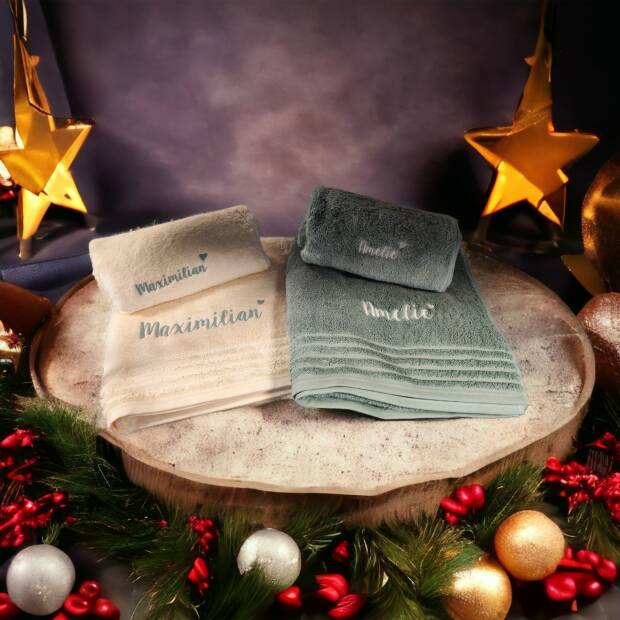 Weihnachtspaket: Premium Duschtuch & Handtuch mit deinem Namen
